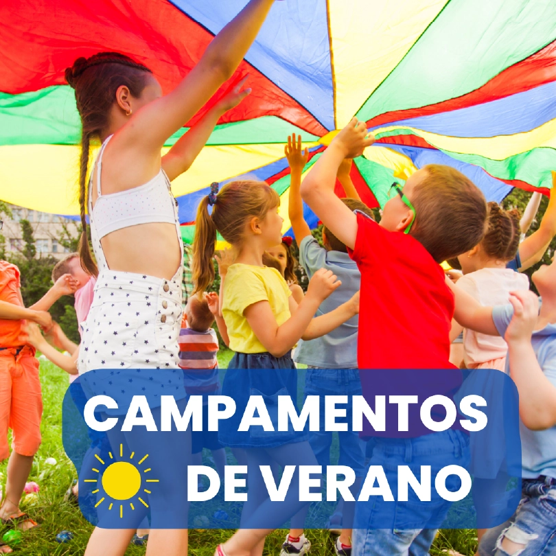 Niños participando en actividades del campamento de verano de inglés